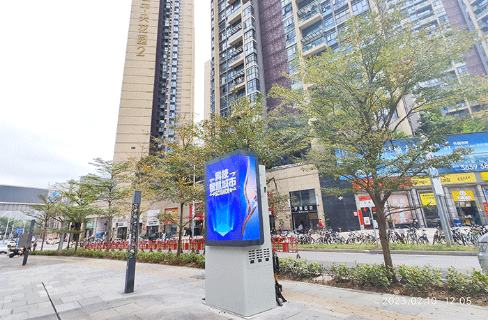 深圳龍崗戶外LED廣告機(jī).png