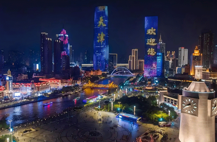 天津LED智慧燈桿屏夜景